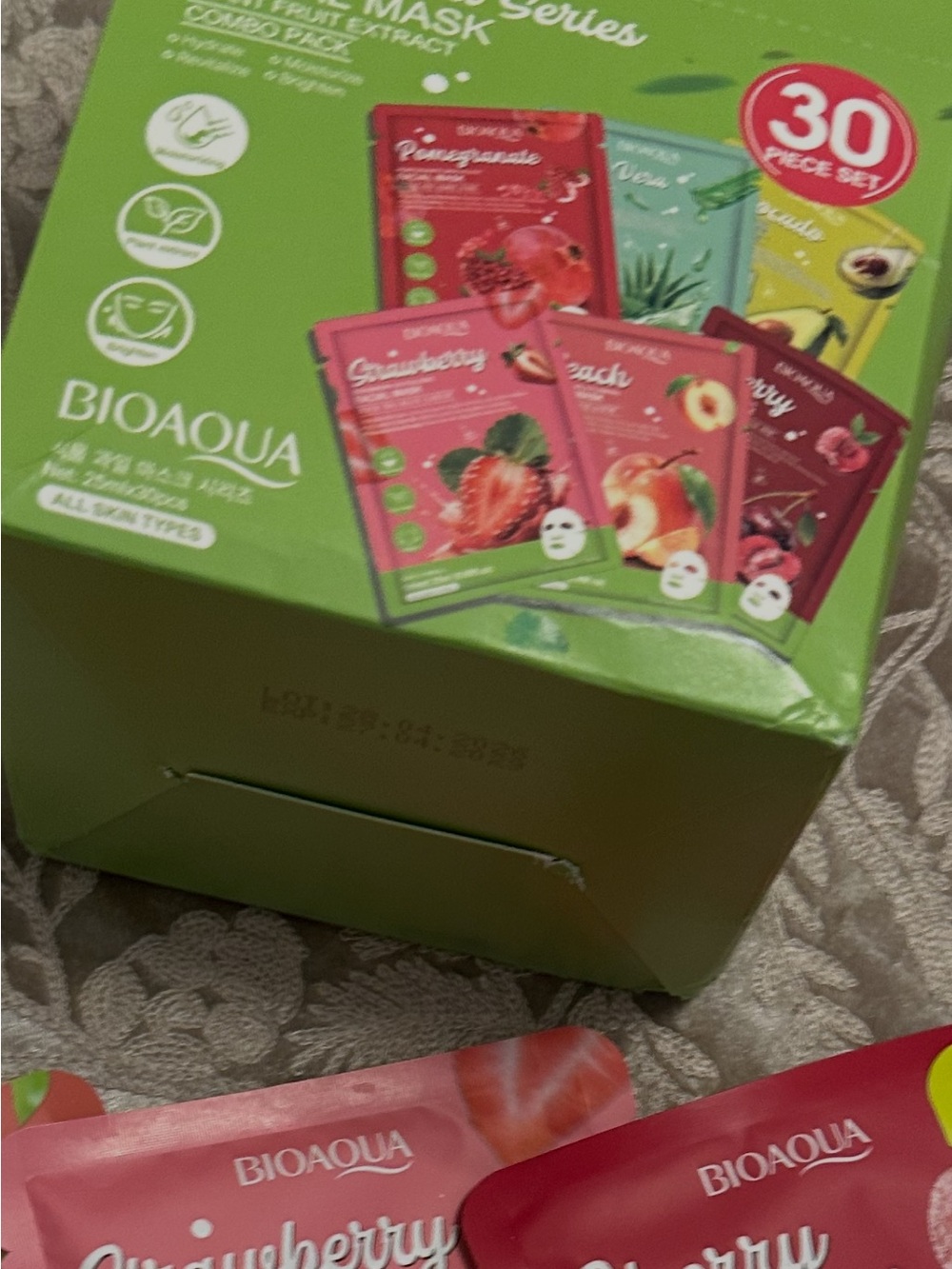 Aqua Women’s Skincare Mask Pack — Green Box with Pink Sachets